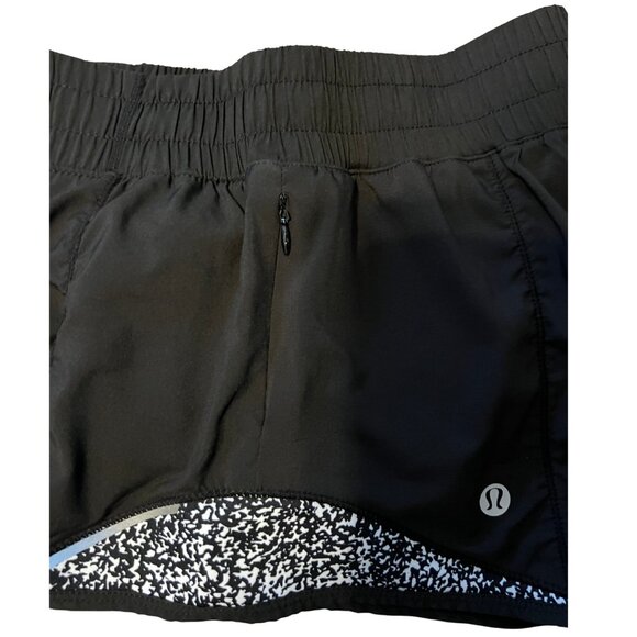 Lululemon Hotty Hot Short II *2.5" Size 4 - Picture 5 of 6